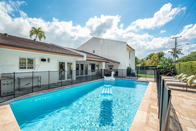 Building Photo - 5901 SW 56th Terrace