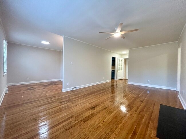 Building Photo - 900 Stanfield Dr