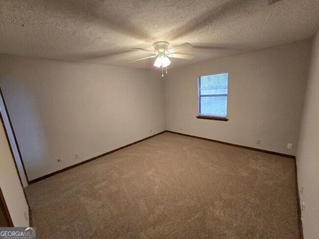 Building Photo - 425 Sunnyside Dr