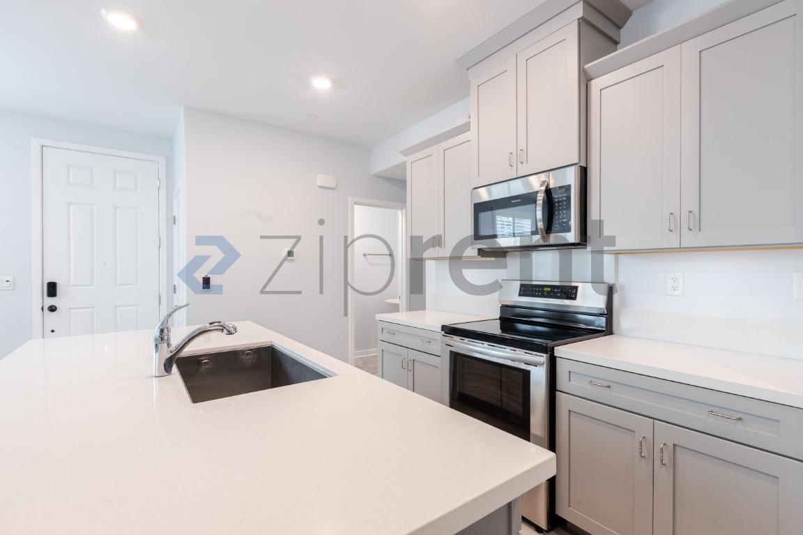 Building Photo - Unit 68101