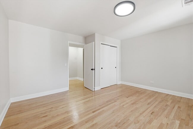 Building Photo - 5510 S Cornell Ave