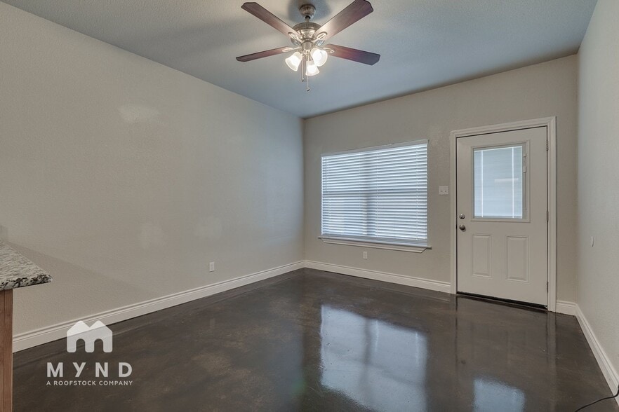 Building Photo - 359 E 9th St