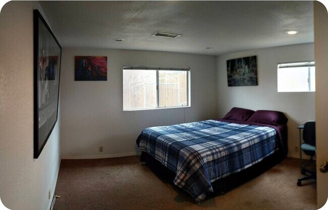 Building Photo - 2-112 S Florence St