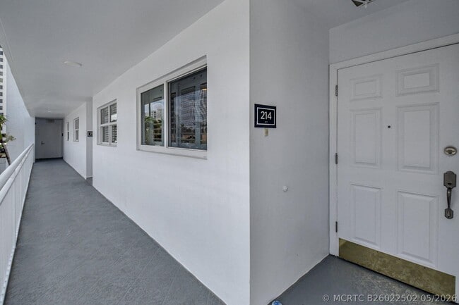 Building Photo - 3224 S Ocean Blvd