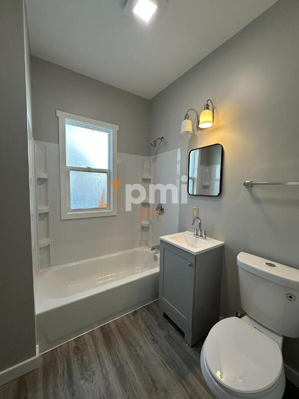 Building Photo - 1132 Drackert St