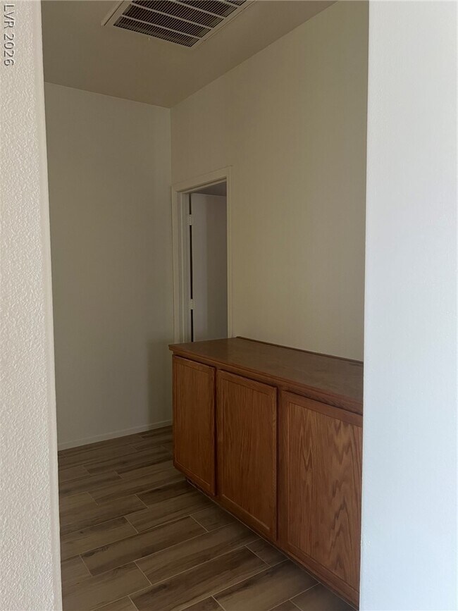 Building Photo - 6273 Highland Gardens Dr