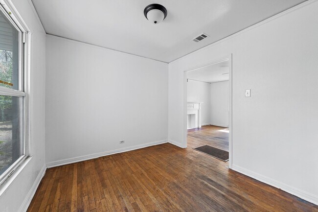 Building Photo - 3025 Mitchell Ave