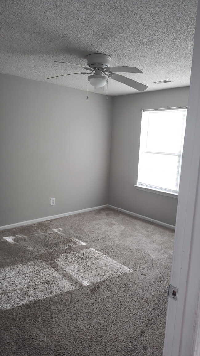 Building Photo - 2601 Riverridge Ct