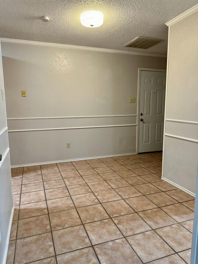 Building Photo - 8202 Raleigh Ave