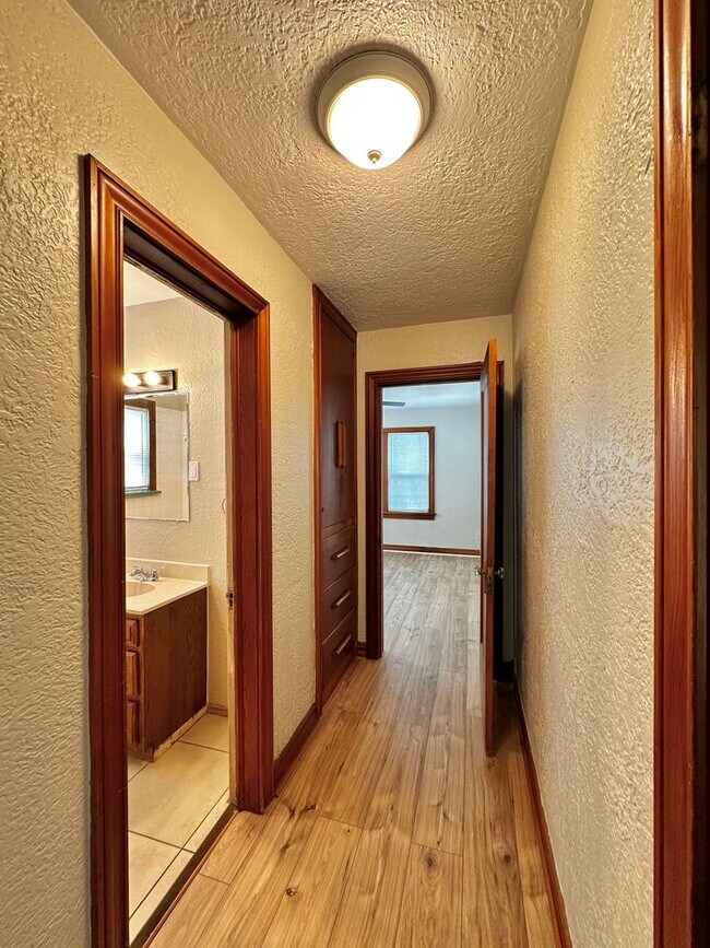Building Photo - 3 Bedroom
