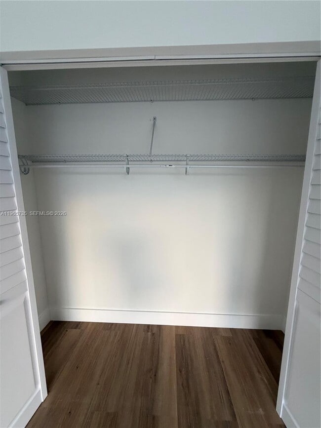 Building Photo - 9175 Fontainebleau Blvd