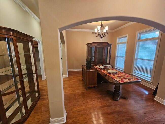 Building Photo - Beautiful Large Home in Johnson