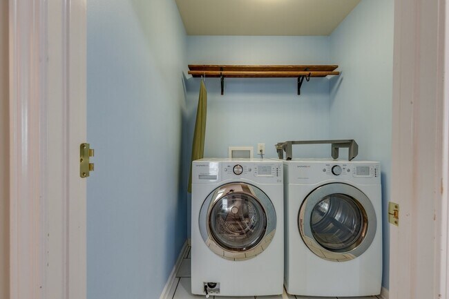 Building Photo - 4017 Cadence Dr