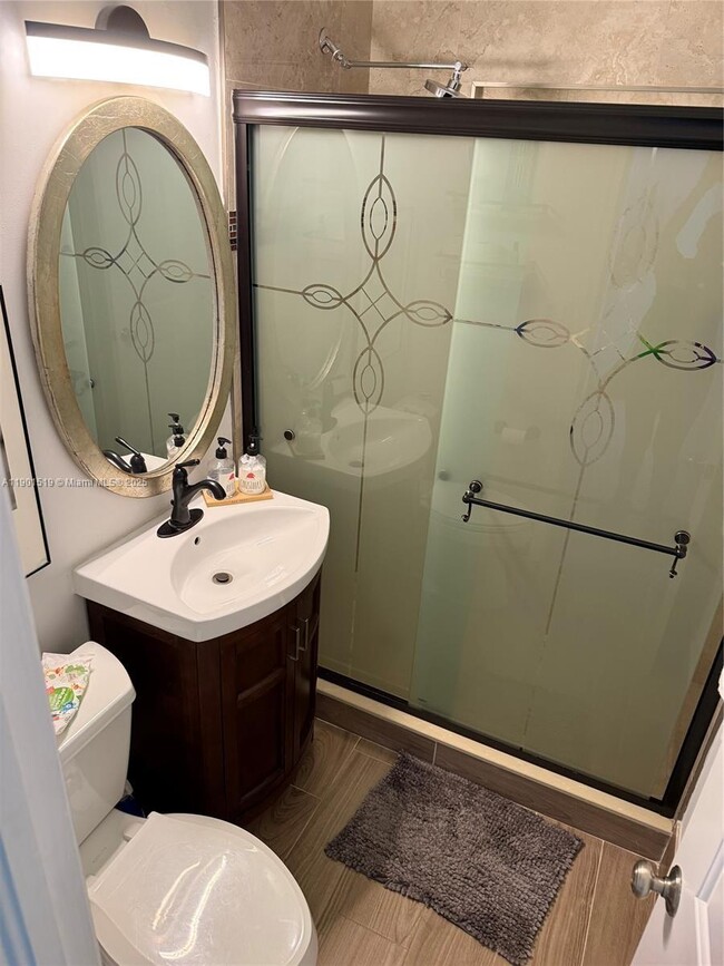 Building Photo - 1637 SE 1st St