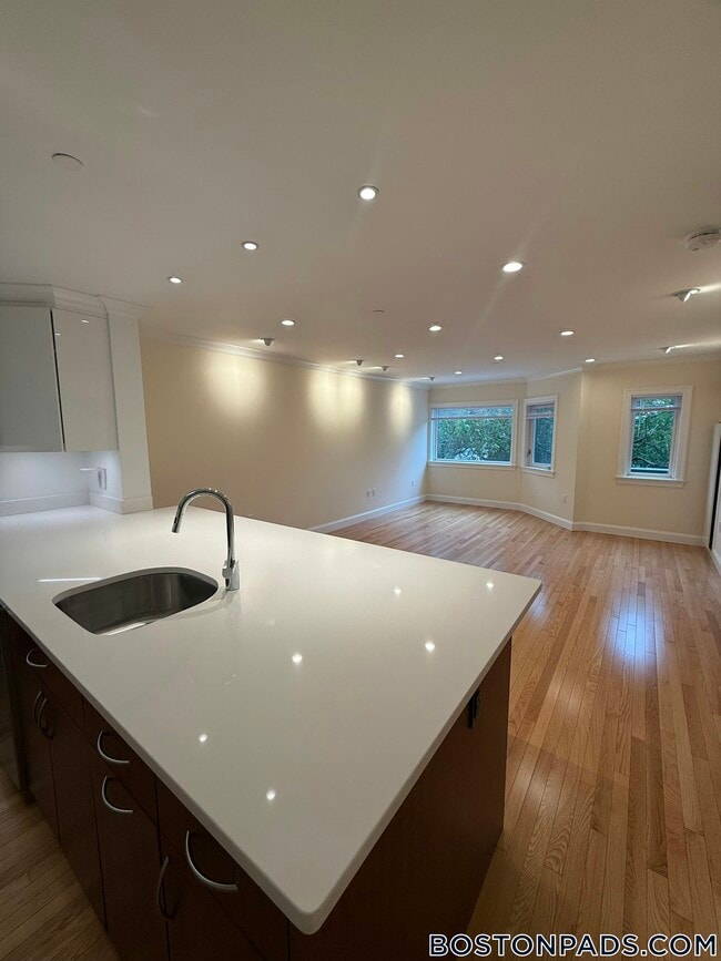 Building Photo - 1443 Beacon St