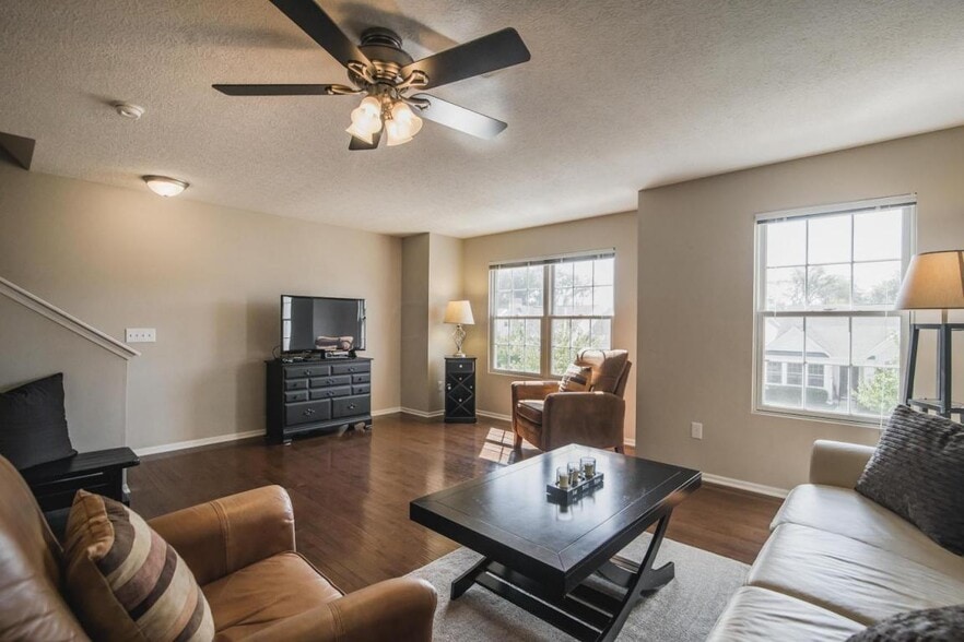 Family Room - 6014 Turnwood Dr