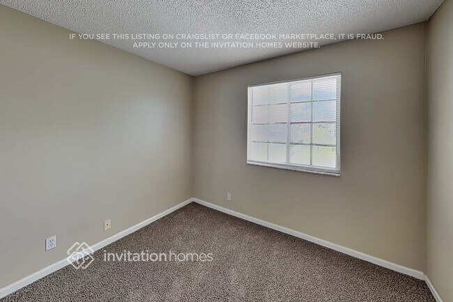 Building Photo - 4728 SW 13th Pl