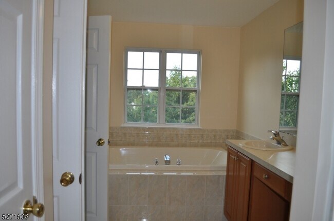 Building Photo - 51 Truman Ave