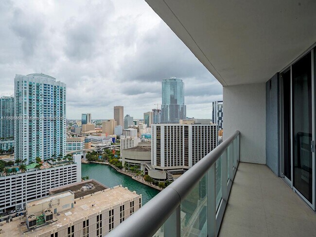 Building Photo - 485 Brickell Ave