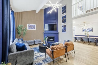 Building Photo - 2 St Charles Pl