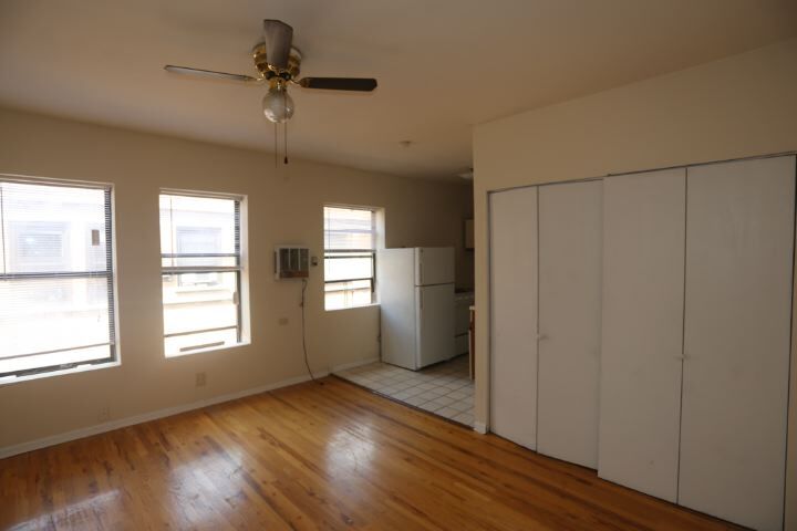 Building Photo - 838 W Cornelia Ave