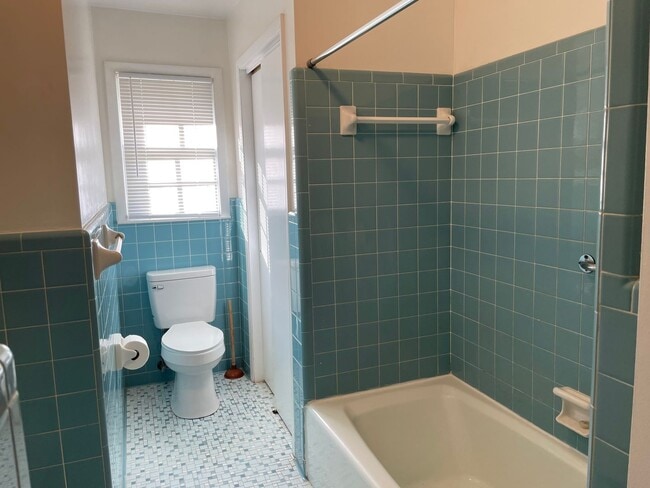 Building Photo - Charming Winter-Ready Home – Yours for $1,825/mo