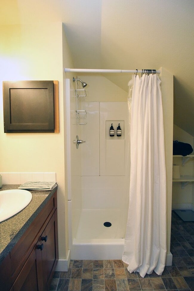 Building Photo - 4033 SE Hawthorne Blvd