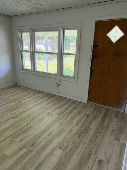 Building Photo - 864 N 79th St