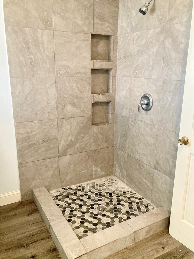 Building Photo - 331 Terminal St