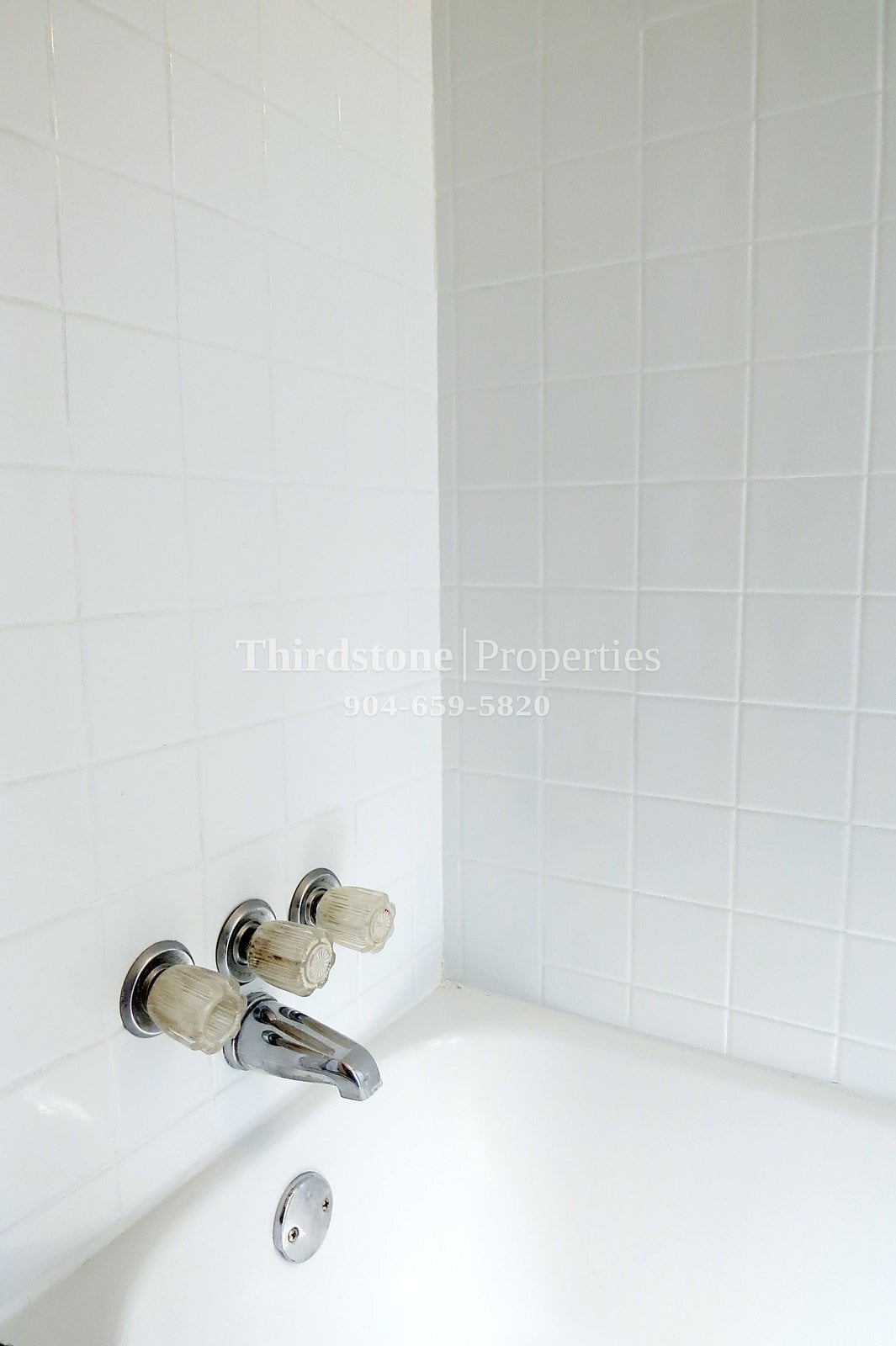 Building Photo - 4762 Colonial Ave