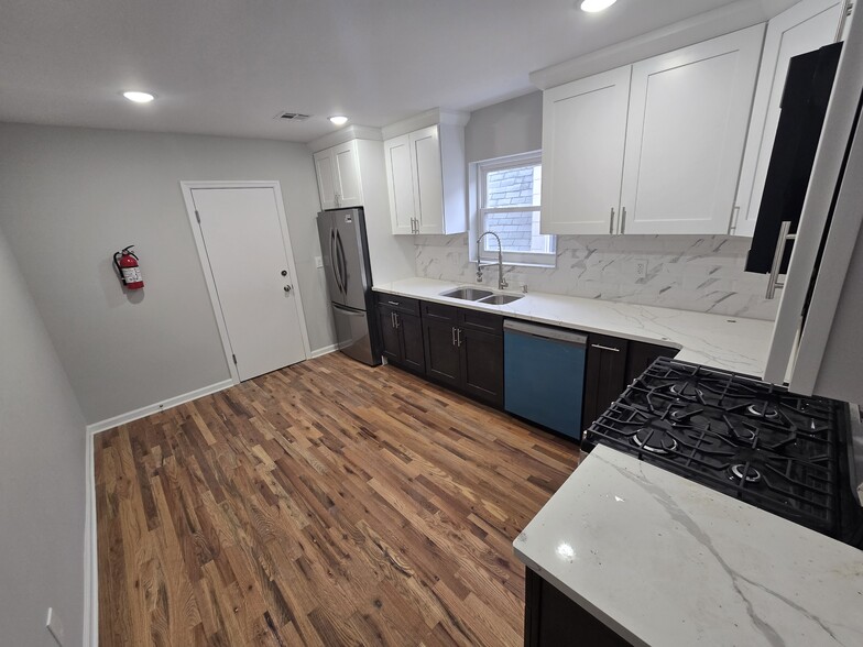 Building Photo - 231 N Clinton St