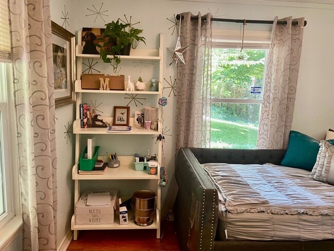 Building Photo - North AVL - Spacious Home with Large Yard and Outdoor Fireplace!