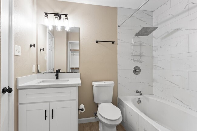 Building Photo - 838 Royal George Ln