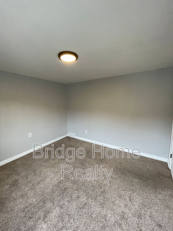 Building Photo - 2404 S 18th St