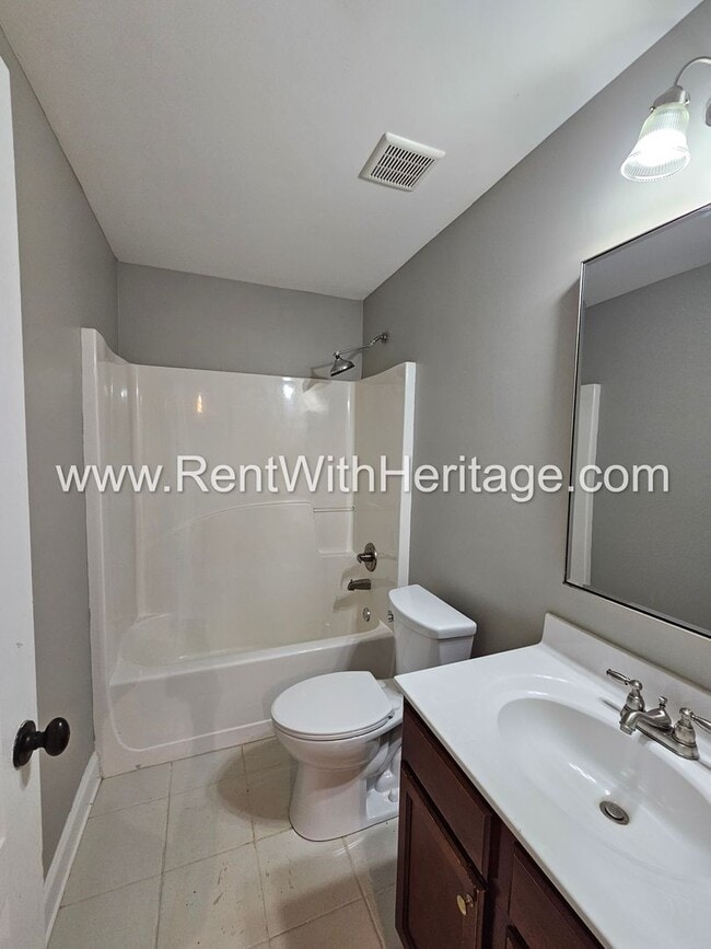 Building Photo - Amazing 4 Bedroom/ 3 Bath Home / Attention...