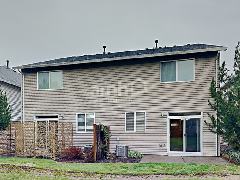 Building Photo - 1628 NE 10th Pl