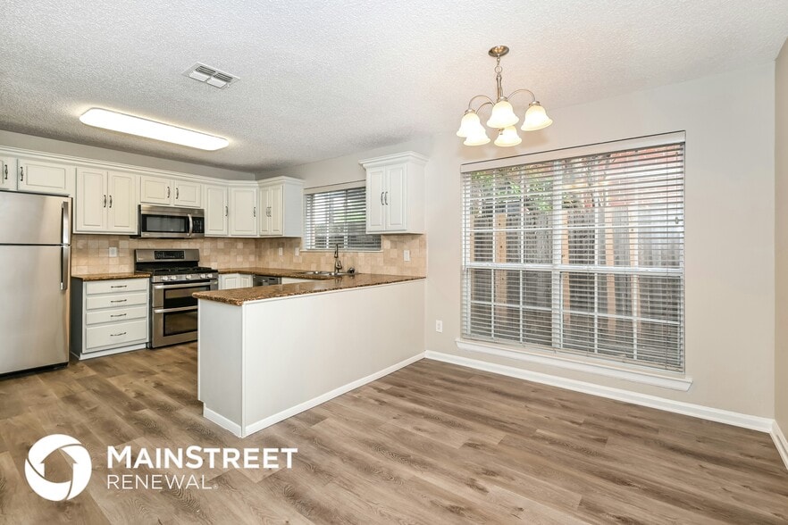 Building Photo - 6355 Knoll Ridge Dr