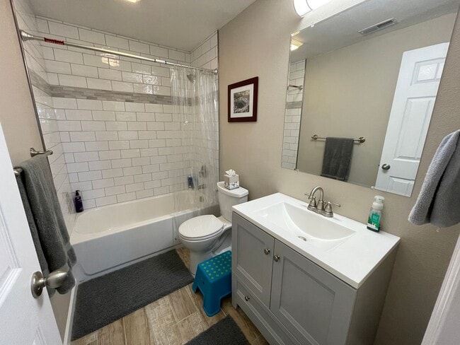 Building Photo - 4 Bed 4 Bathroom Home in Banning Lewis With Fished Basement!!