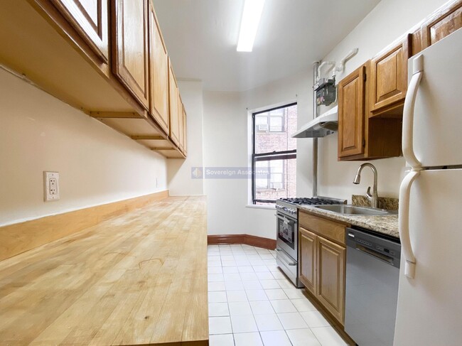 Primary Photo - 64 West 108th Street