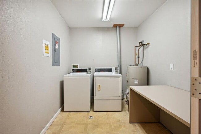 Building Photo - 4111 Harvest Ln