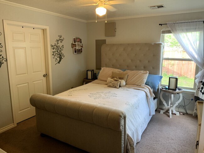 Building Photo - 534 N Park Ave