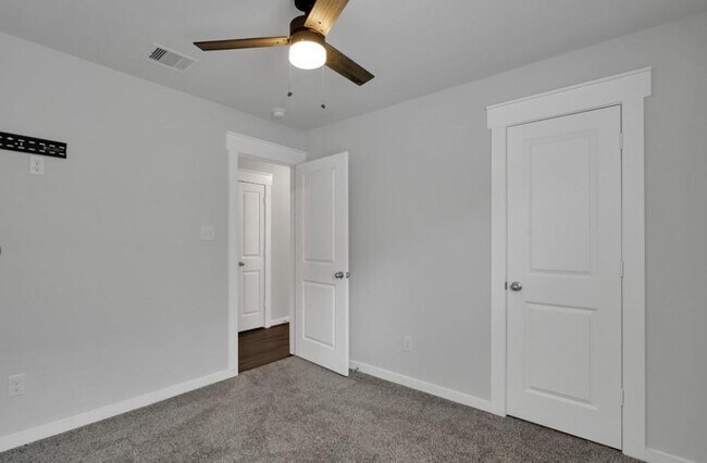 Building Photo - 40843 Mostyn Hill Dr