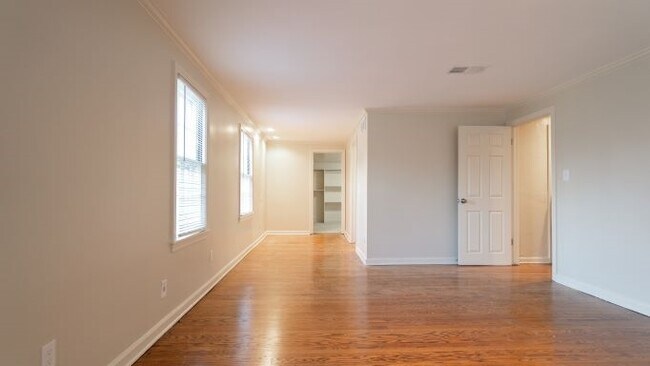 Building Photo - 629 E Meyer Blvd