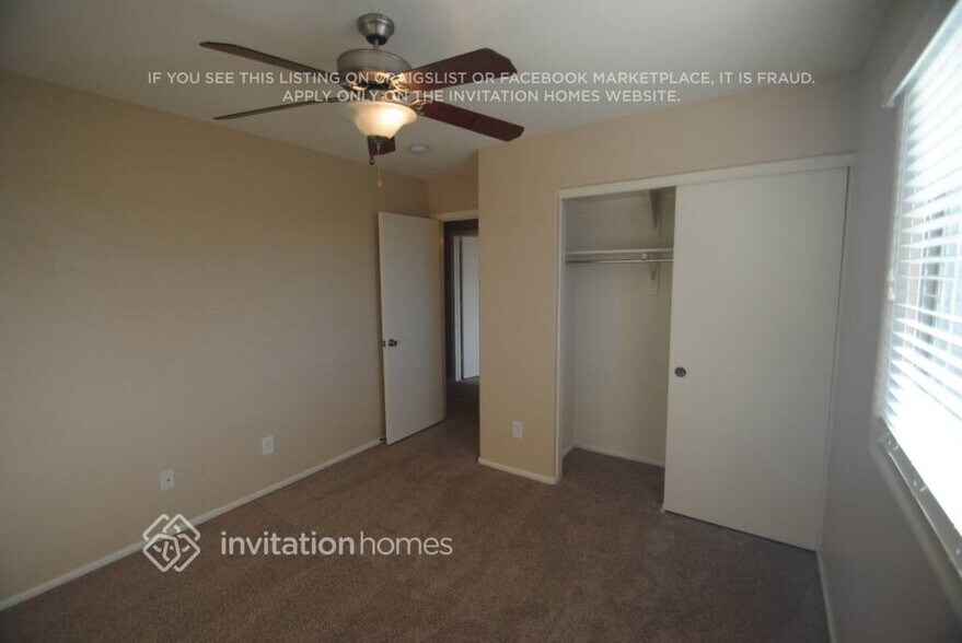 Building Photo - 37611 N Dena Dr