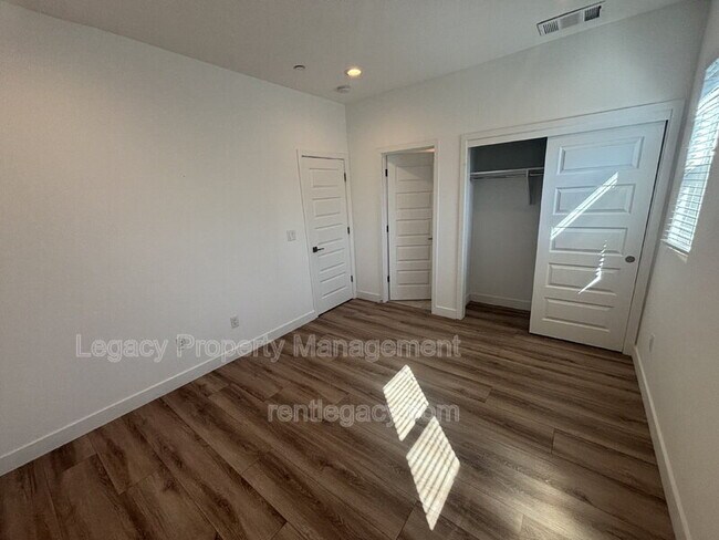 Building Photo - 3568 Troy Dalton St