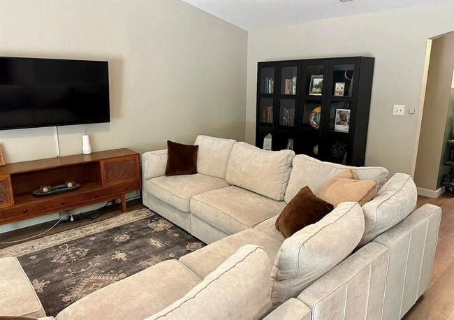 Building Photo - 7309 Broken Arrow Ln