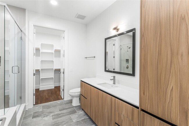 Building Photo - 2311 Westheimer Rd