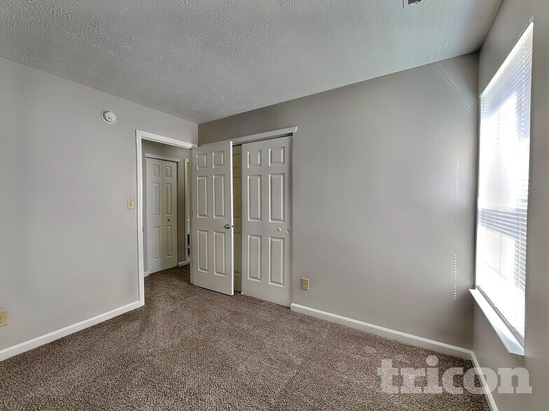 Building Photo - 784 Kingston Cir