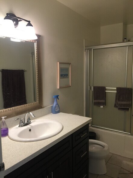 bathroom #1 - 712 Pacific St