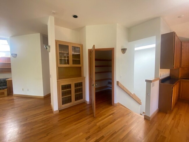 Building Photo - Private / executive 3/2 by Sequoia Park